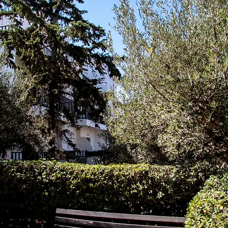Lyda Apartahotel 3*