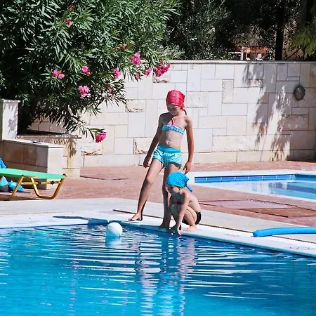 Lyda Apartahotel 3*